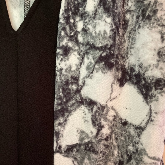 Marble Structured Deep V Neck Slit Hem Padded Dress - Picture 5 of 8